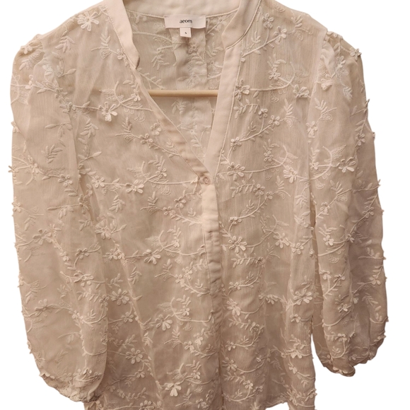 Aoem Tops - Aeom White Long Sleeve Textured Blouse Size S